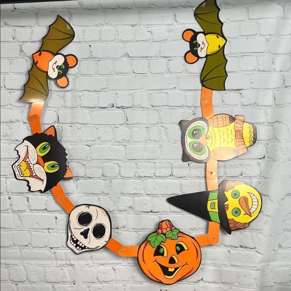 Halloween Themed Decorative Garland & unique Honeycomb Creepies